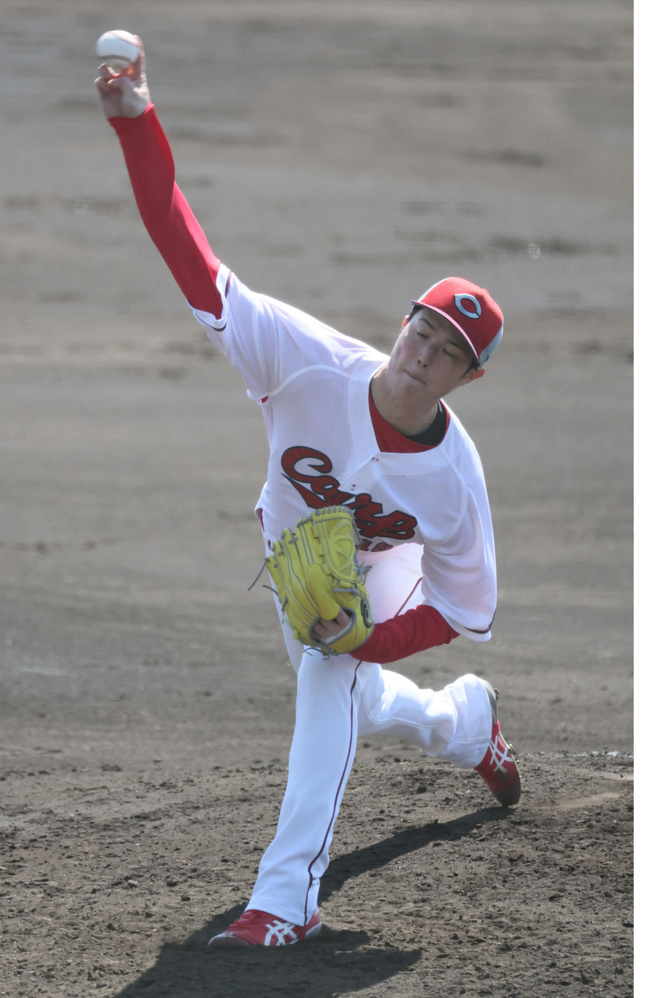 シート打撃で投げる広島森下（撮影・加藤孝規）