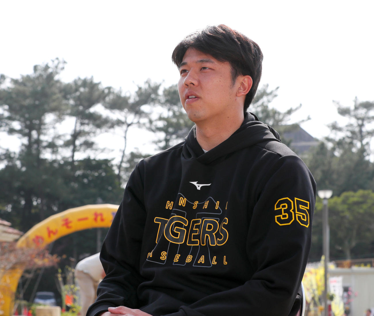 インタビューに応じた阪神才木