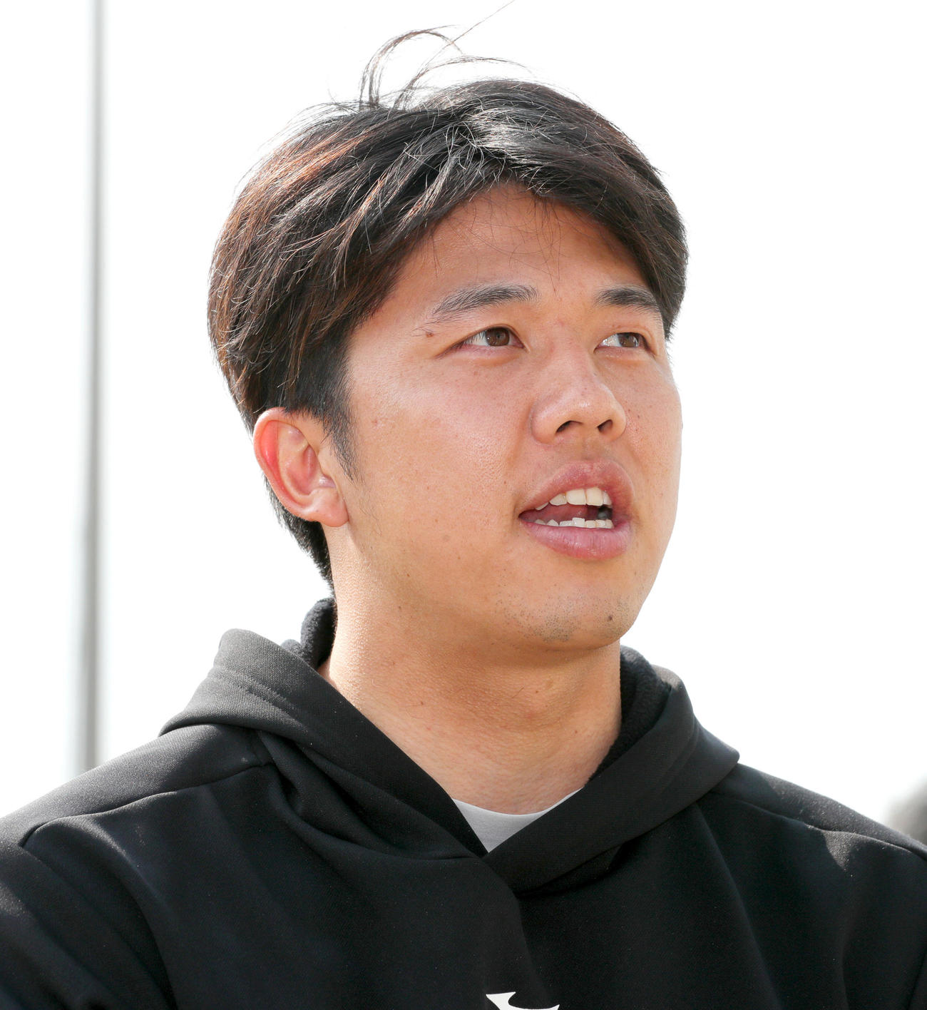 インタビューに応じた阪神才木