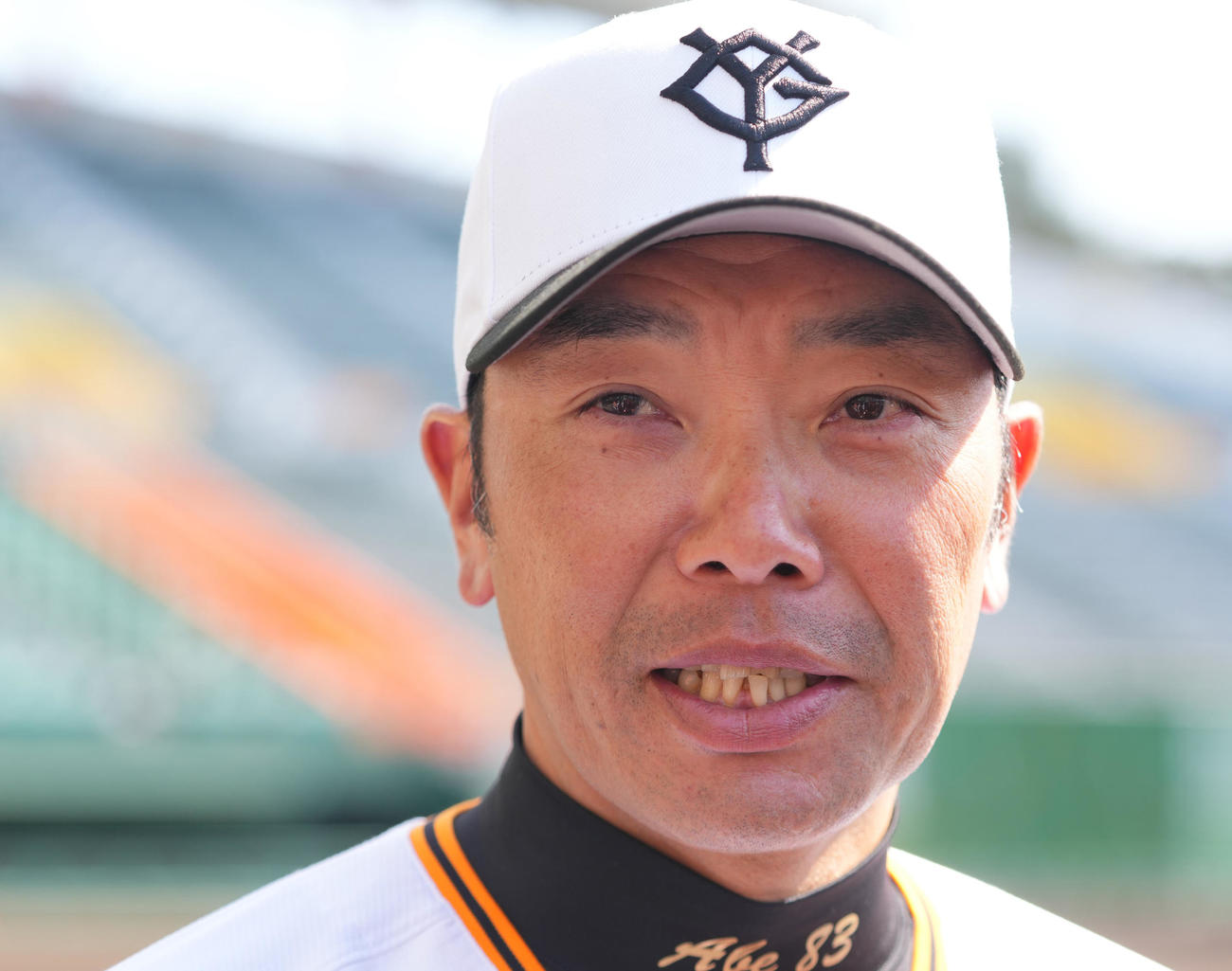 キャンプを終え囲み取材に応じる巨人阿部監督（撮影・垰建太）