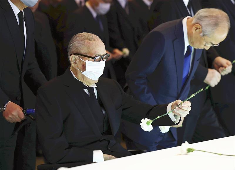読売新聞グループの渡辺恒雄主筆のお別れの会に参会した巨人長嶋茂雄終身名誉監督（読売新聞社提供）