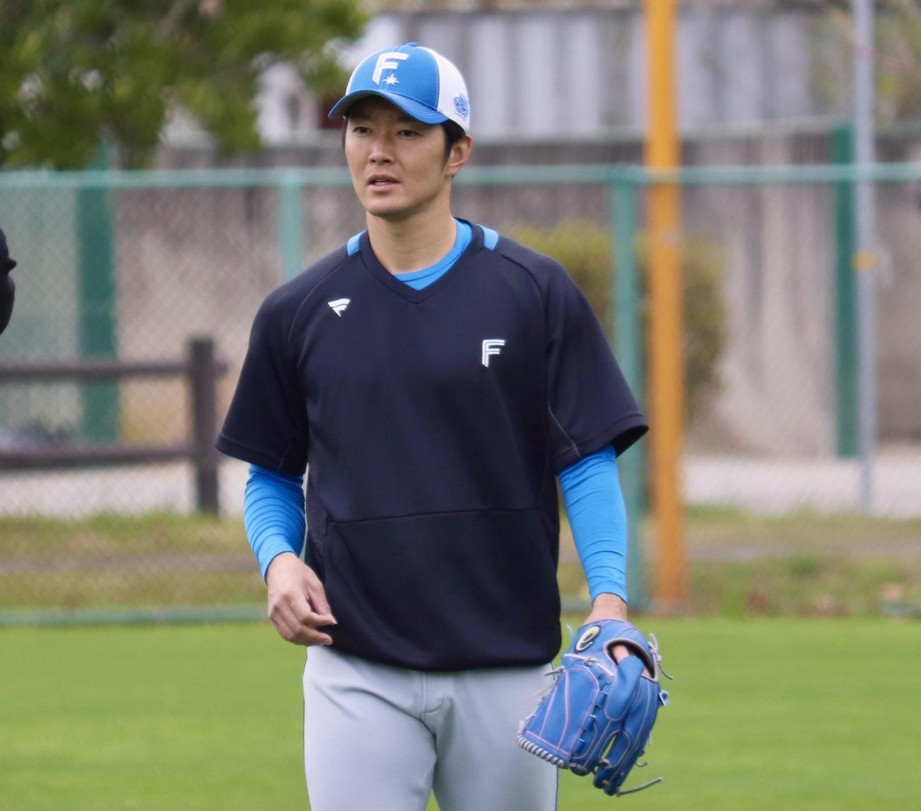 キャッチボールを行った日本ハム玉井（撮影・黒須亮）
