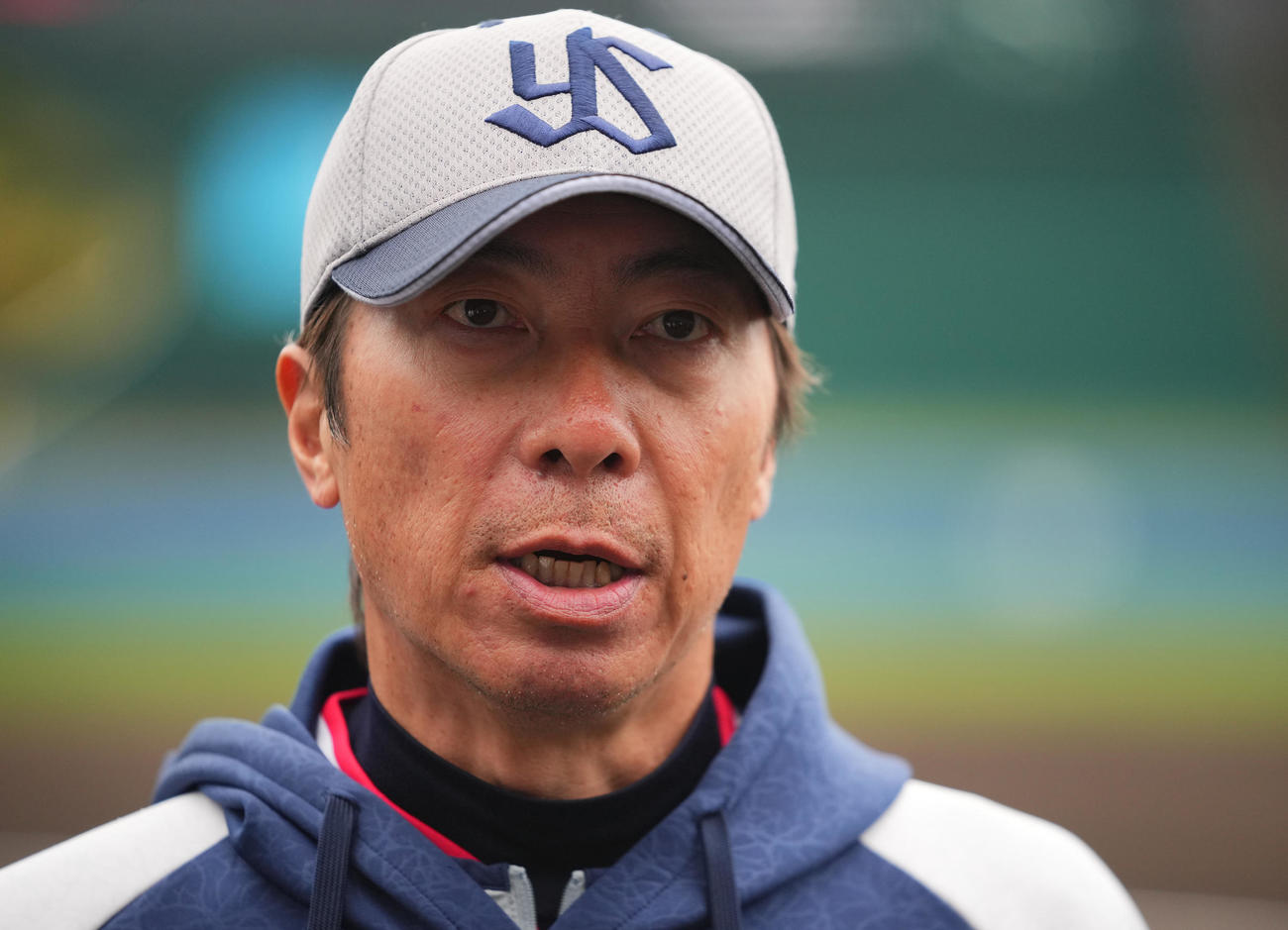 囲み取材に臨むヤクルト高津監督（撮影・垰建太）