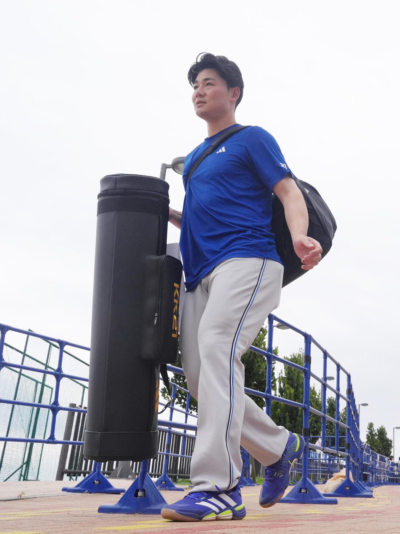 球場入りする日本ハム清宮幸（撮影・足立雅史）