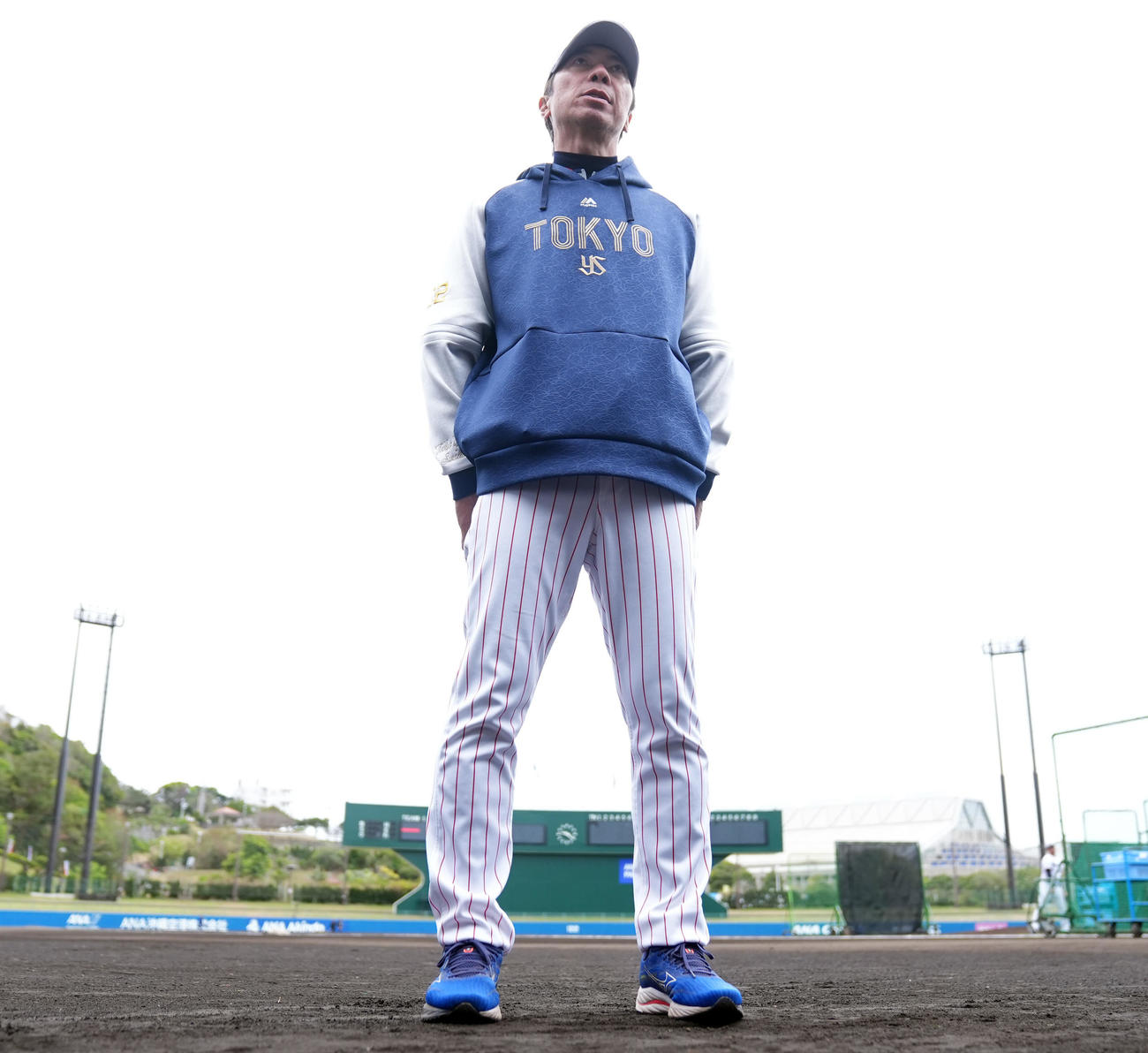 囲み取材に臨むヤクルト高津監督（撮影・垰建太）