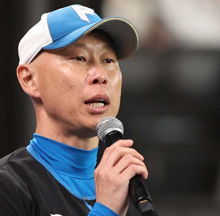 森本稀哲外野守備走塁コーチ（2024年11月撮影）