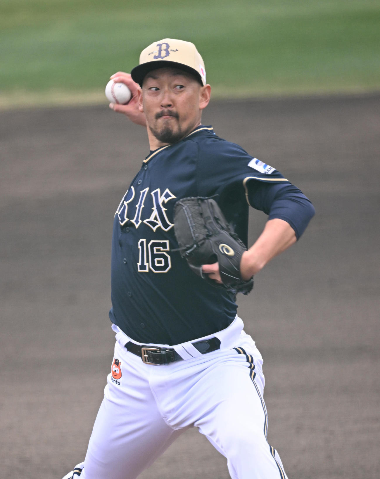 韓国ロッテ戦の5回、オリックス2番手で登板する平野佳（撮影・和賀正仁）