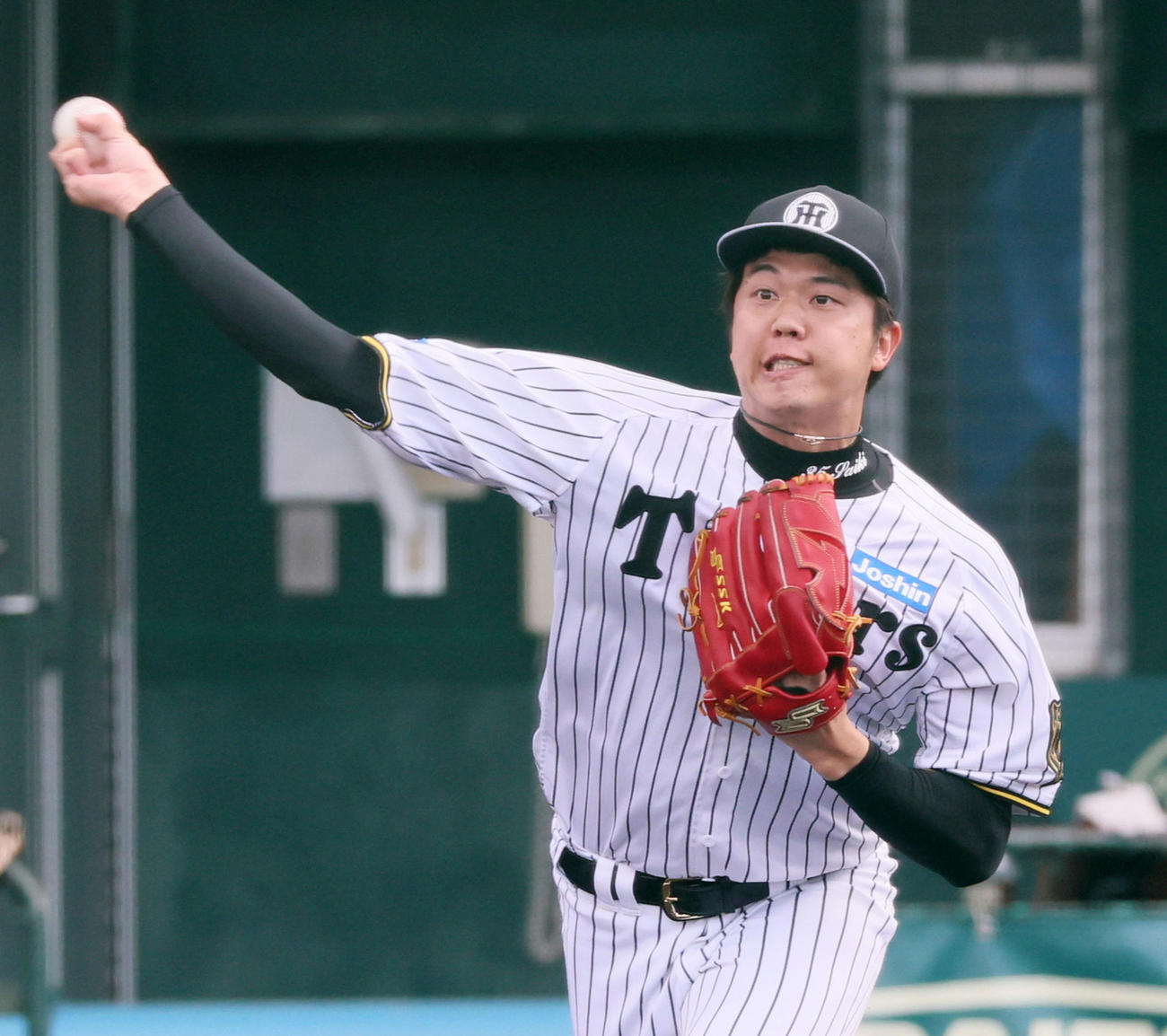 投内連係練習に励む才木（撮影・加藤哉）