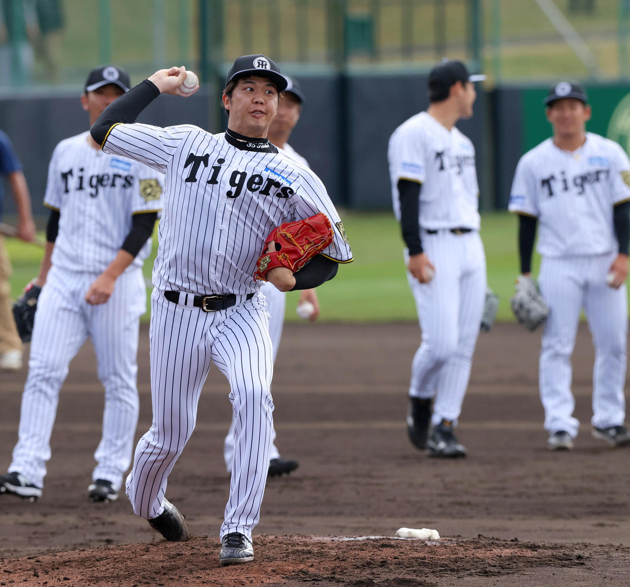 阪神才木はけん制練習する（撮影・上山淳一）