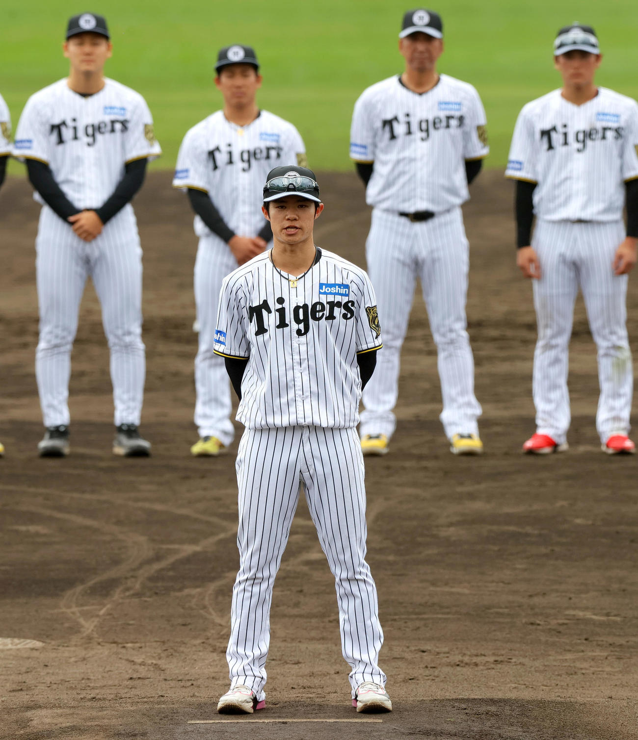 宜野座での春季キャンプを打ち上げあいさつする阪神中野（撮影・上山淳一）