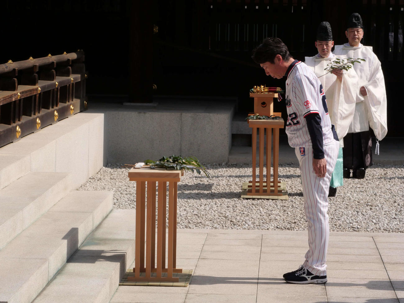 必勝を祈願したヤクルト高津監督（撮影・上田悠太）