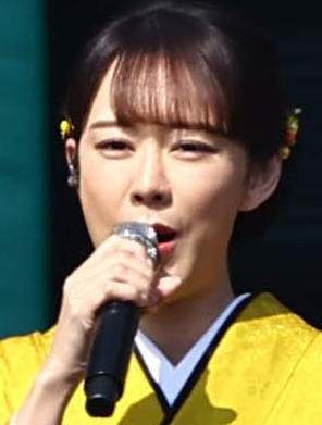 阪神対広島　国歌独唱する丘みどり（撮影・上田博志）