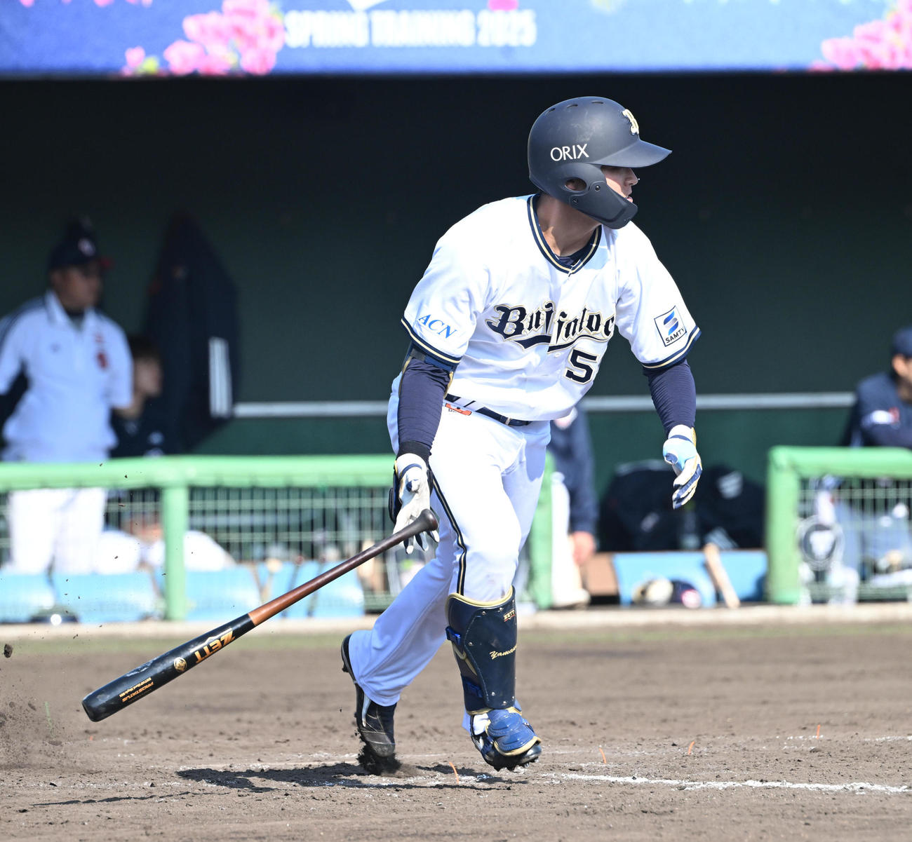 オリックス対斗山　5回裏、中前適時打を放つオリックス山中（撮影・和賀正仁）