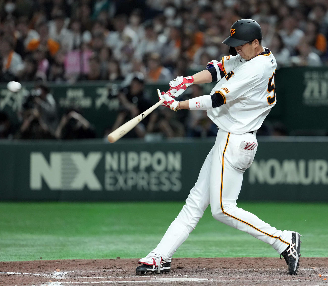 巨人対ヤクルト　9回裏巨人無死満塁、サヨナラ2点適時打を放つ秋広（撮影・たえ見朱実）