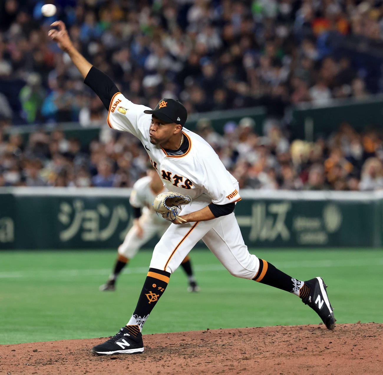 巨人対ヤクルト　9回表ヤクルトの攻撃で登板したマルティネス（撮影・浅見桂子）