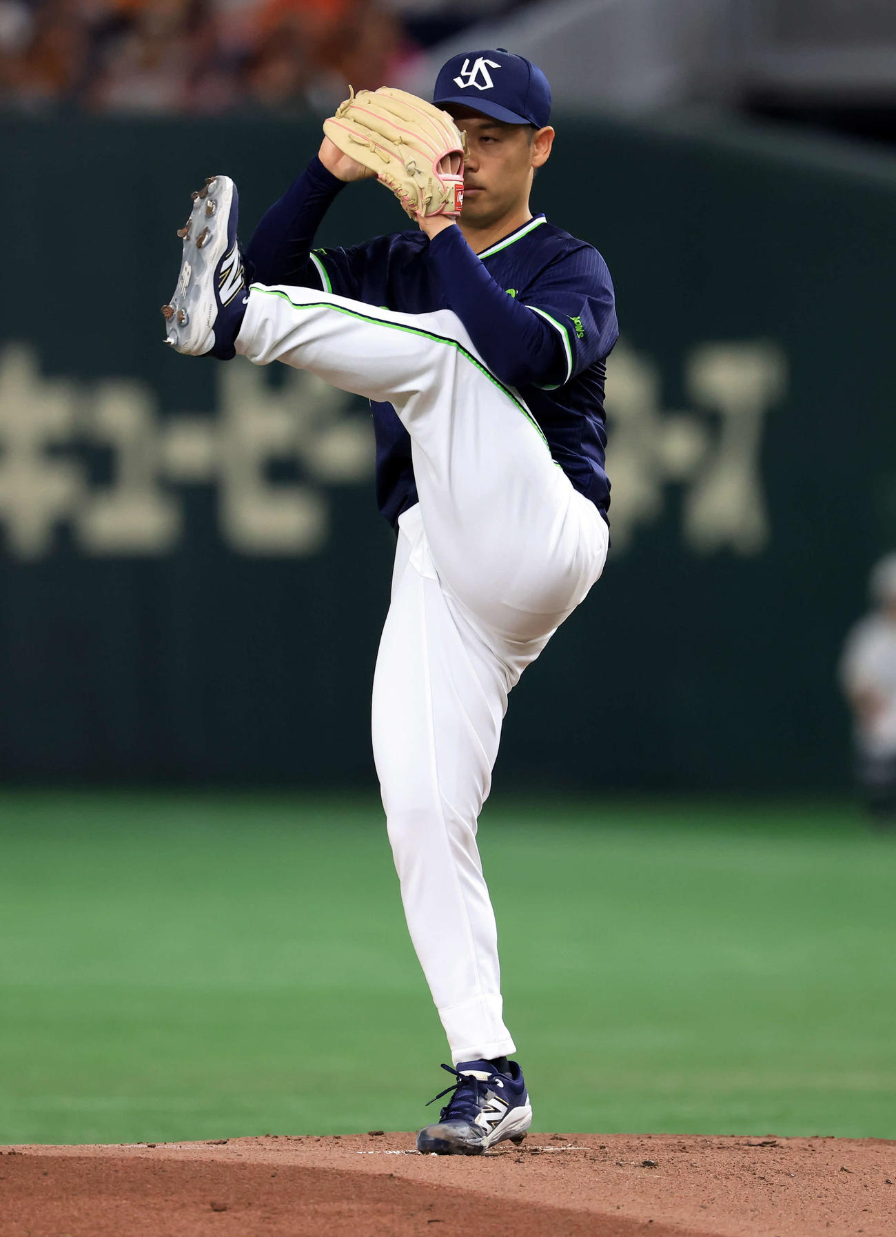巨人対ヤクルト　力投するヤクルト先発小川（撮影・浅見桂子）