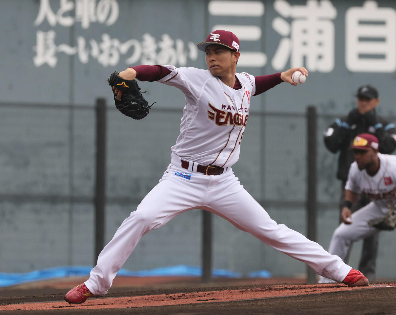 楽天対広島　楽天先発の辛島（撮影・加藤孝規）