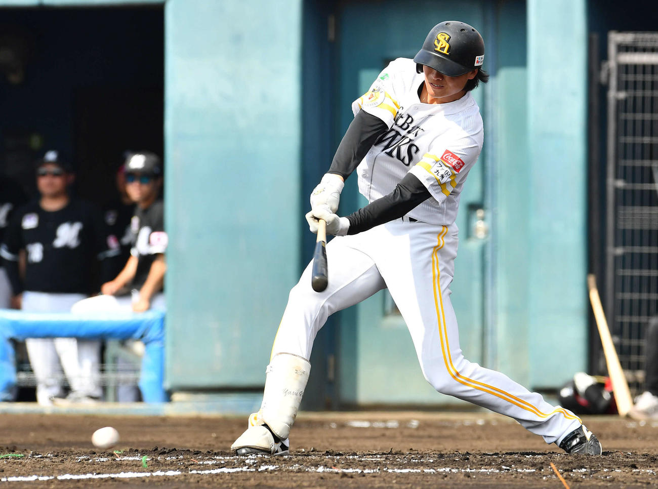 ソフトバンク対ロッテ　2回裏ソフトバンク2死二塁、笹川は中前適時打を放つ（撮影・岩下翔太）