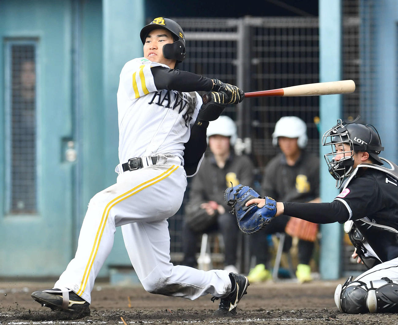 ソフトバンク対ロッテ　3回裏ソフトバンク1死一、二塁、広瀬隆は適時左二塁打を放つ（撮影・岩下翔太）