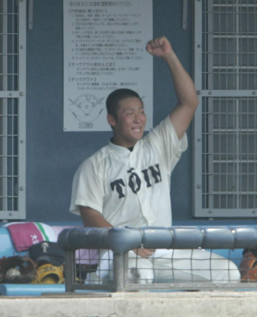 2007年7月、浅村のタイムリー二塁打で沸く大阪桐蔭ベンチの中田翔