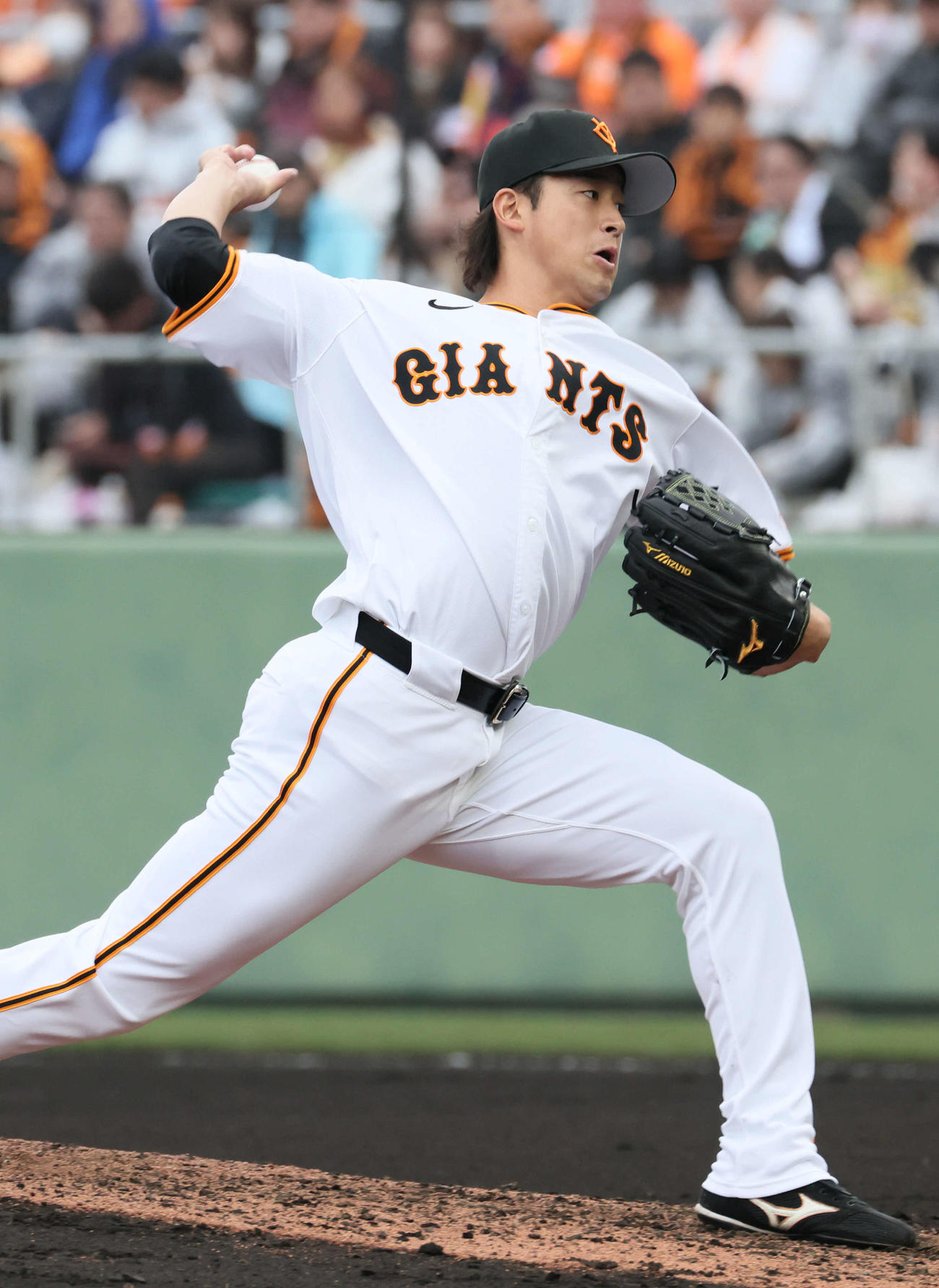 広島戦で力投する巨人堀田（2025年2月23日撮影）