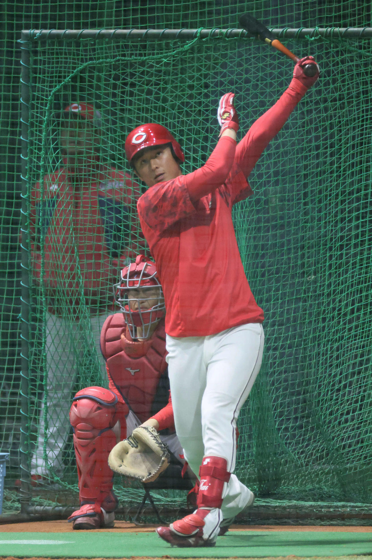打撃練習をする広島ドラフト1位の佐々木（撮影・加藤孝規）