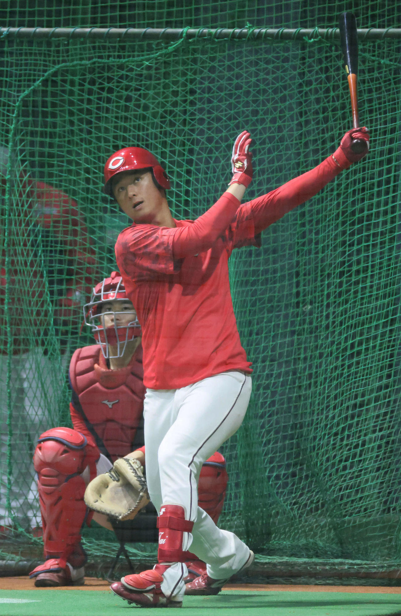 打撃練習をする広島ドラフト1位の佐々木（撮影・加藤孝規）