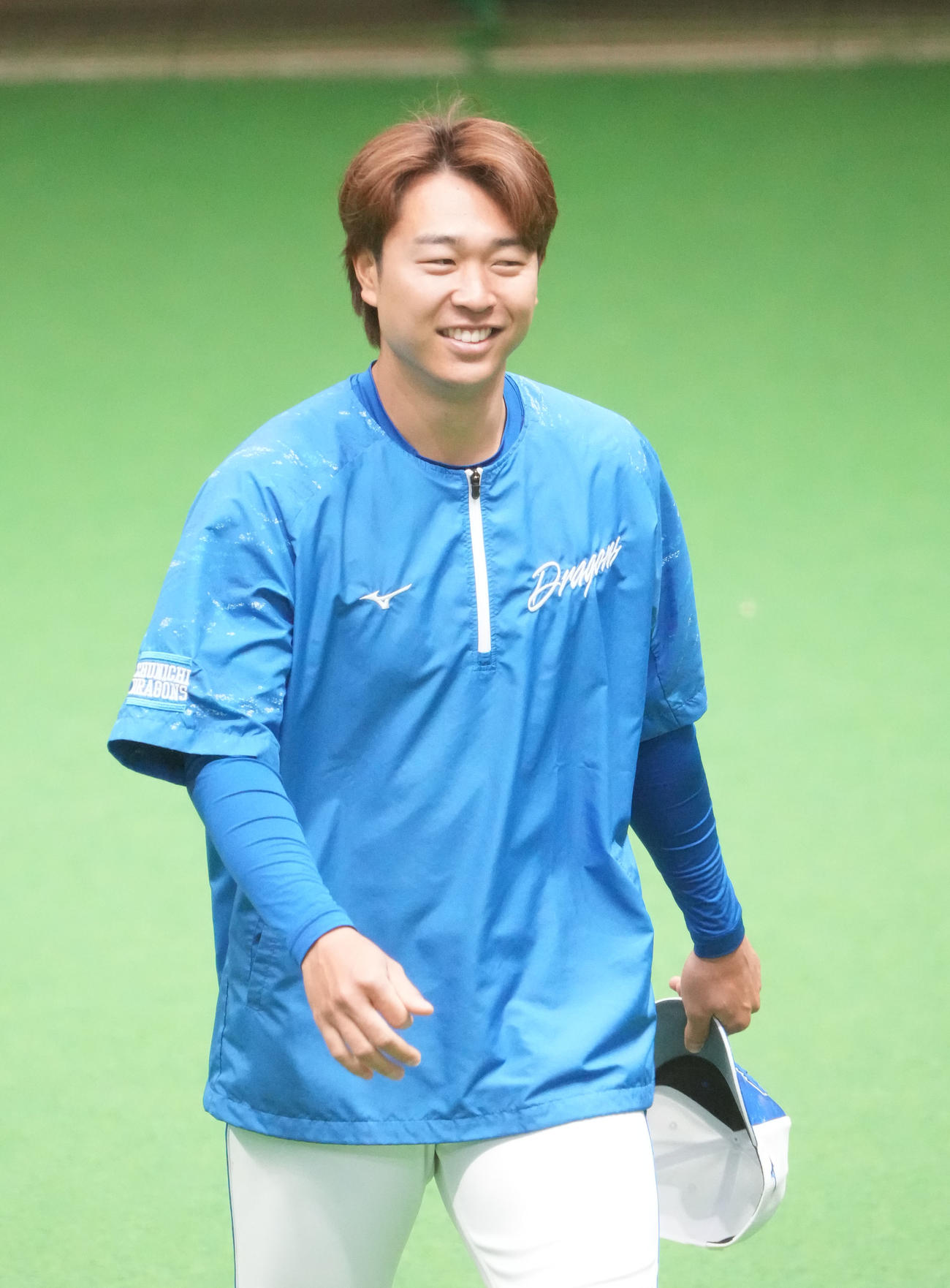 練習の合間に明るい表情を見せる高橋宏（撮影・森本幸一）