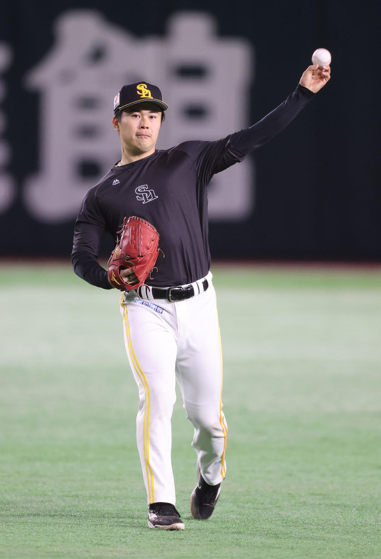 キャッチボールで調整する松本晴（撮影・梅根麻紀）