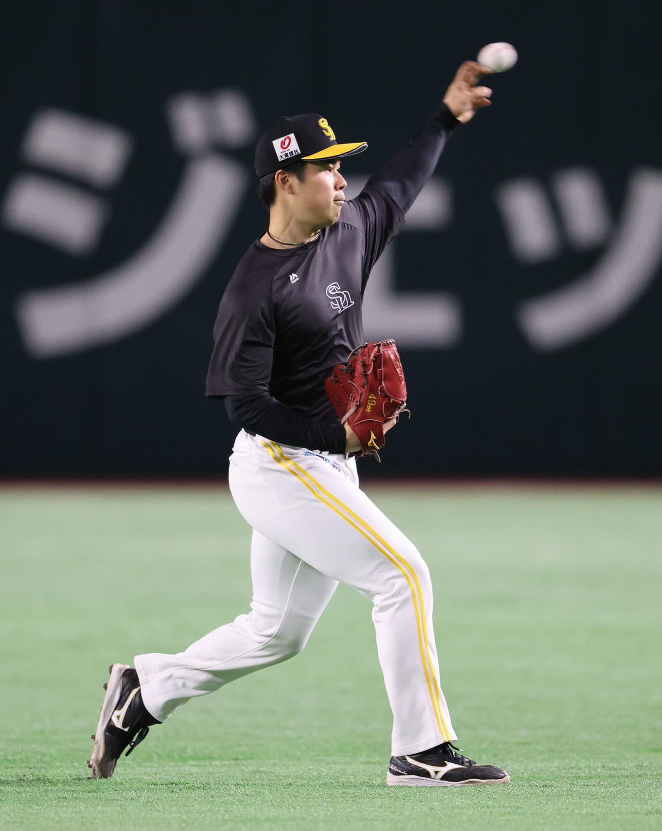 キャッチボールで調整する松本晴（撮影・梅根麻紀）