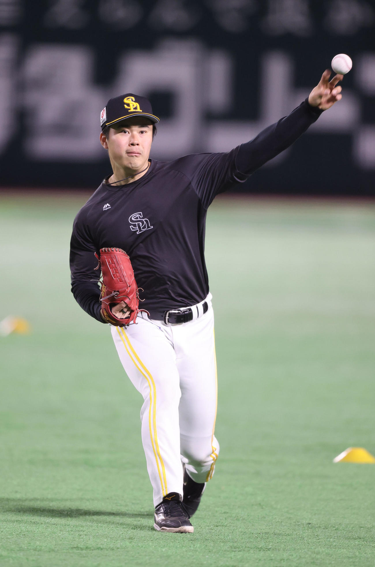 キャッチボールで調整する松本晴（撮影・梅根麻紀）