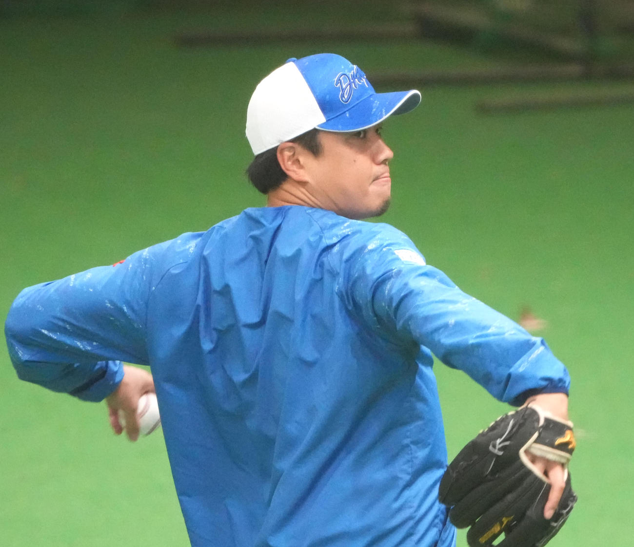 キャッチボールをする大野（撮影・森本幸一）