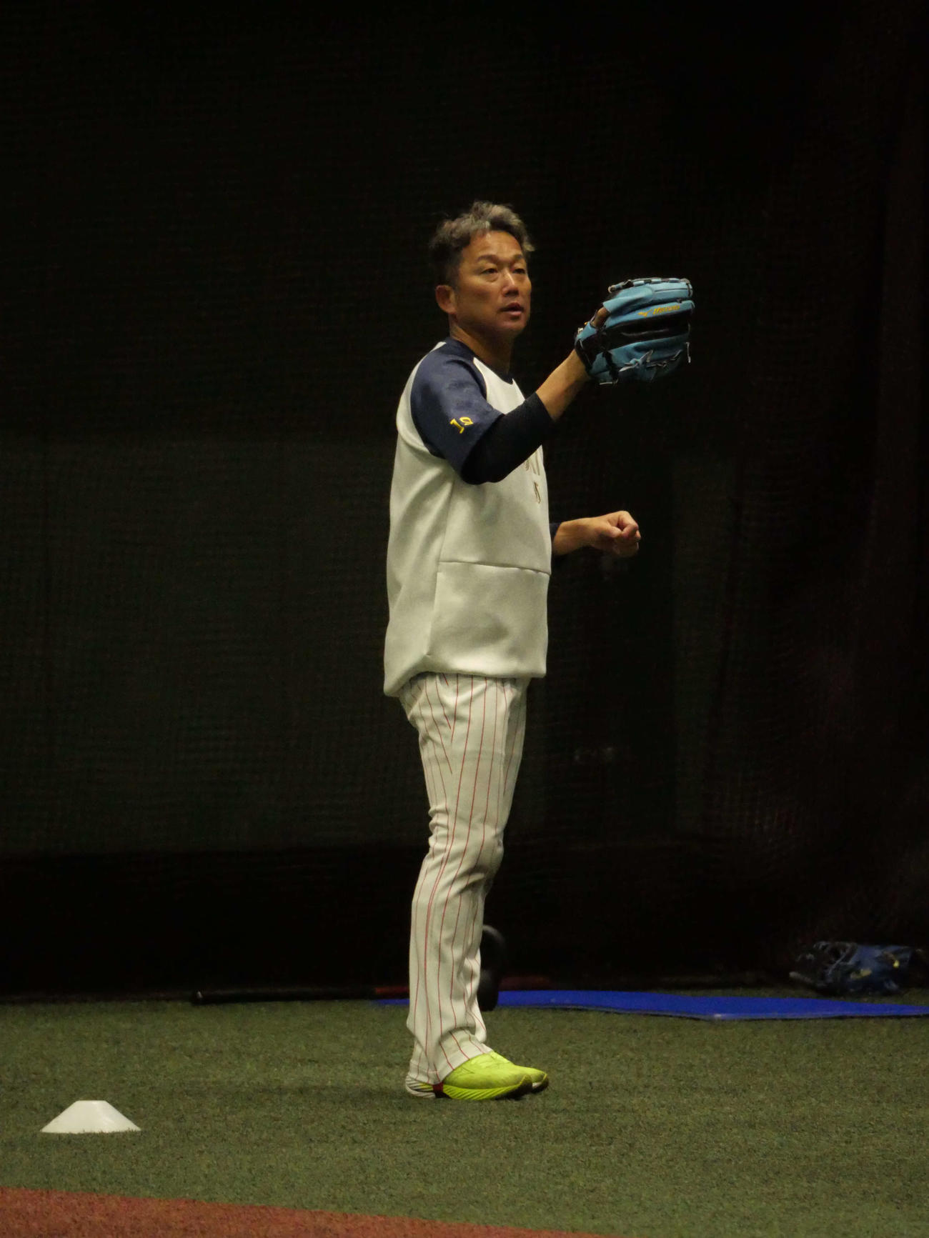 キャッチボールをするヤクルト石川（撮影・上田悠太）