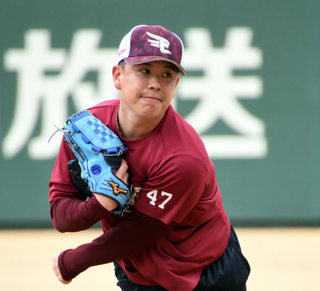 キャッチボールする楽天藤井（撮影・山田愛斗）