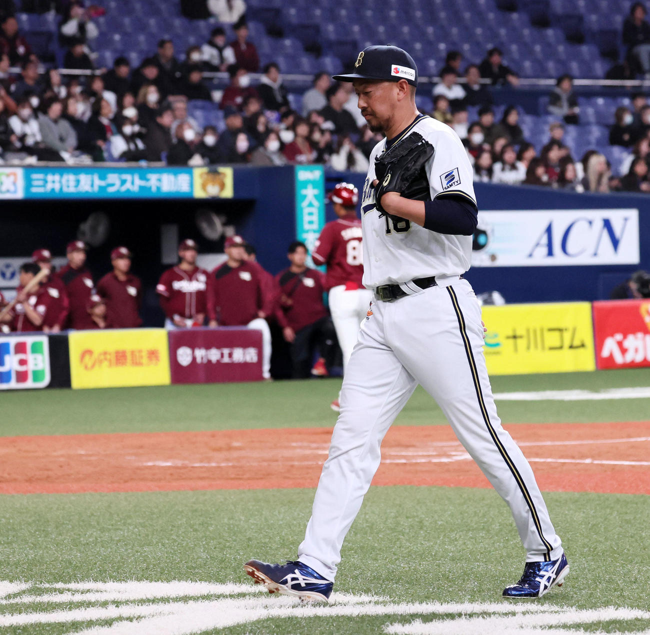 オリックス対楽天　5回表、オリックス2番手で登板の平野は3失点で降板（撮影・加藤哉）