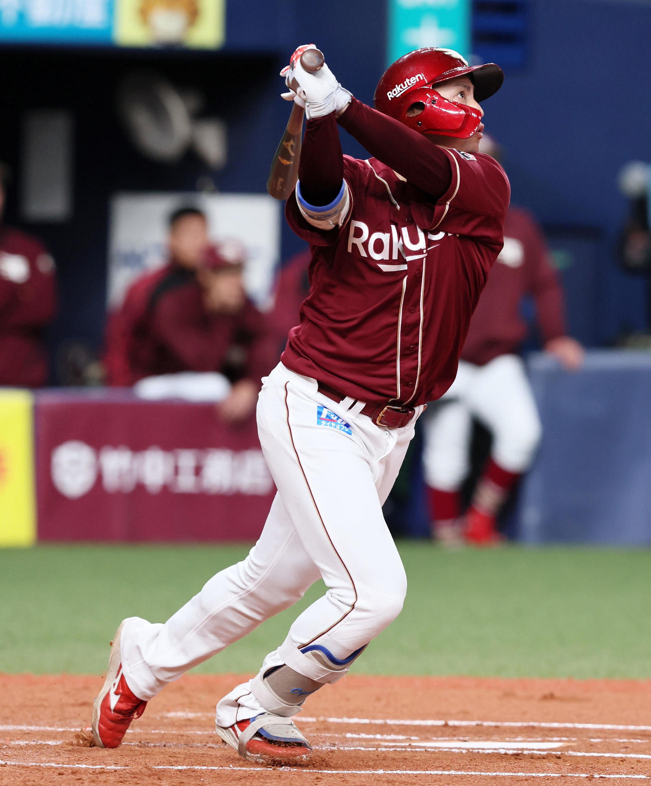 オリックス対楽天　2回表楽天1死、小郷は右越えソロ本塁打を放つ（撮影・加藤哉）