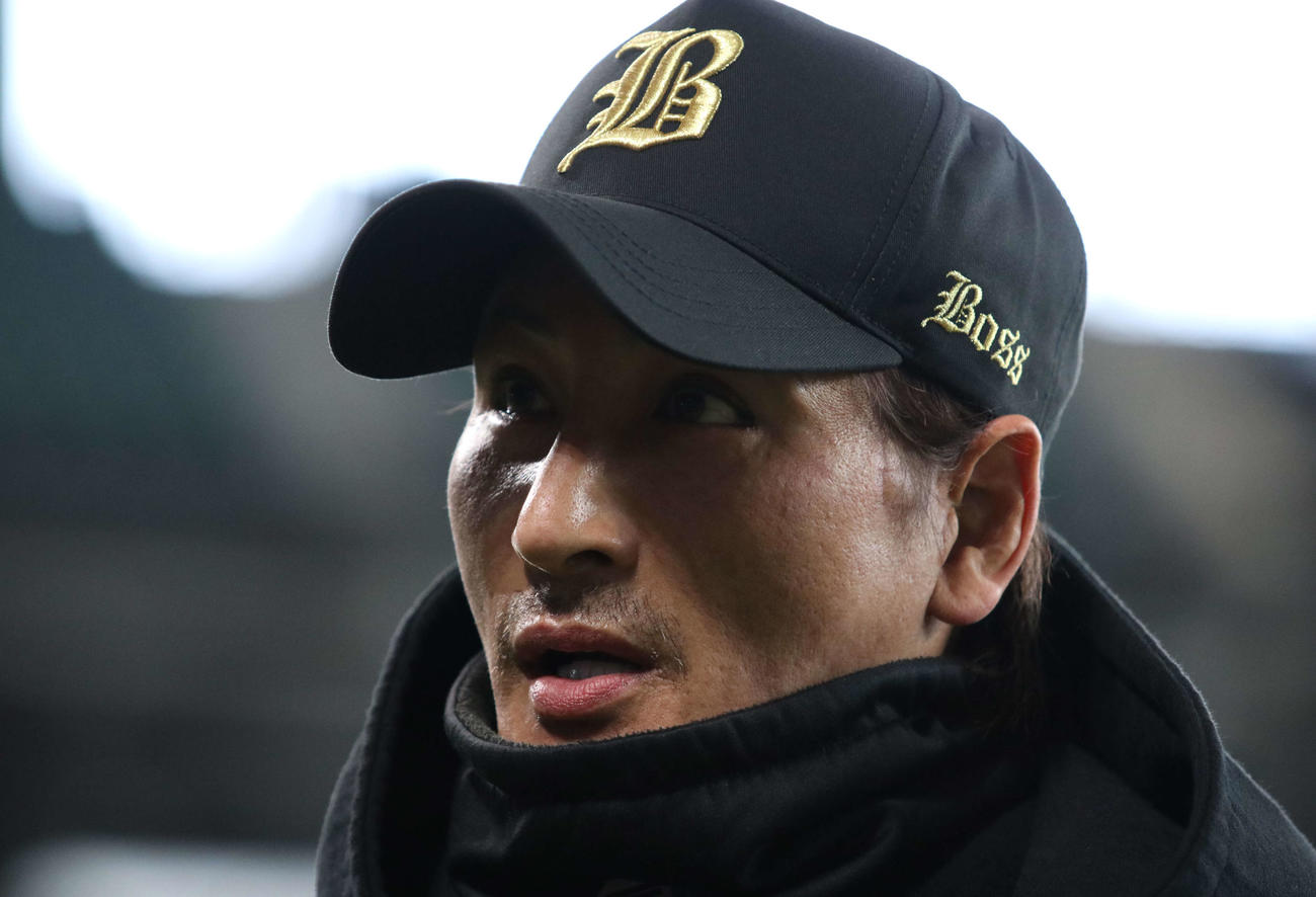今季初めてエスコンフィールドで行われた全体練習に参加した日本ハム新庄監督（撮影・木下大輔）