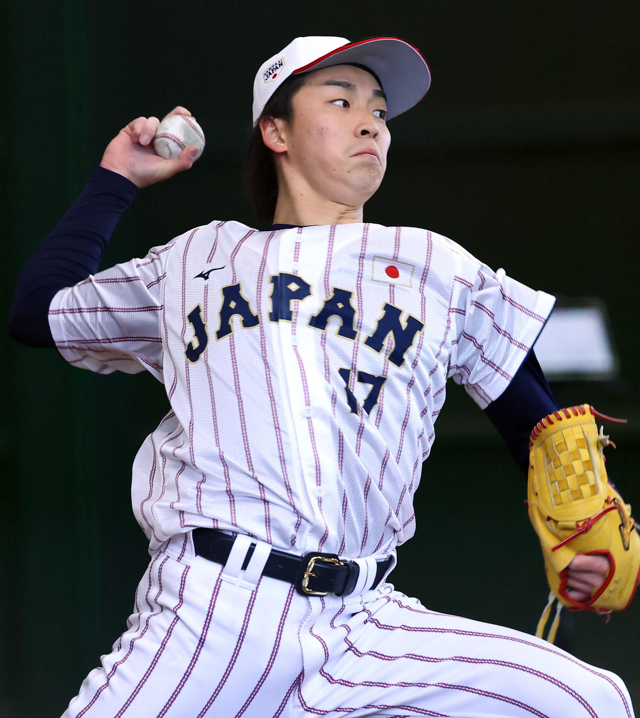ブルペンで投球練習をする常広（撮影・藤尾明華）