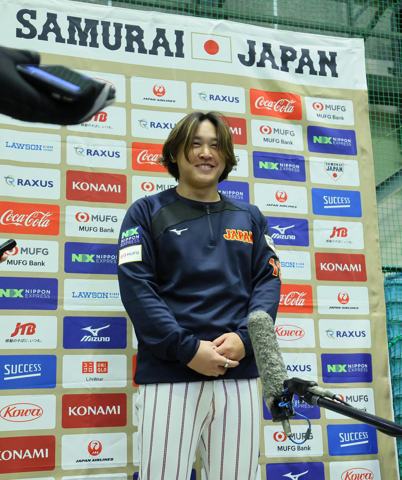 練習後に取材に応じる宮城（撮影・藤尾明華）