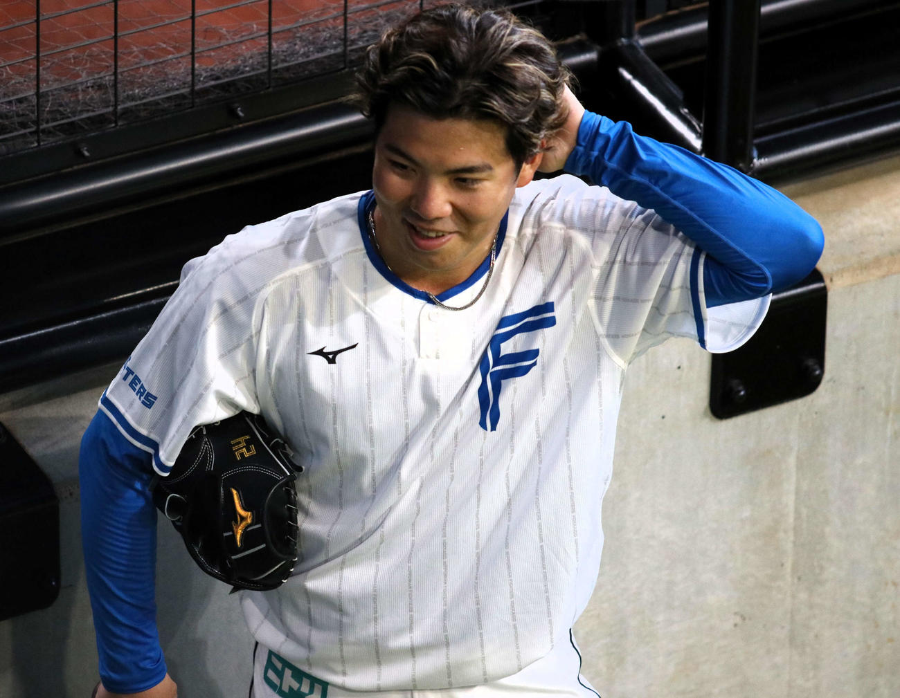 エスコンフィールドでブルペン入りした日本ハム金村（撮影・木下大輔）