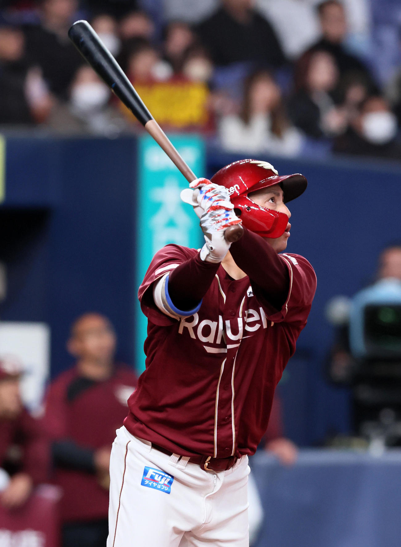 オリックス対楽天　2回表楽天1死、小郷は右越えソロ本塁打を放つ（撮影・加藤哉）