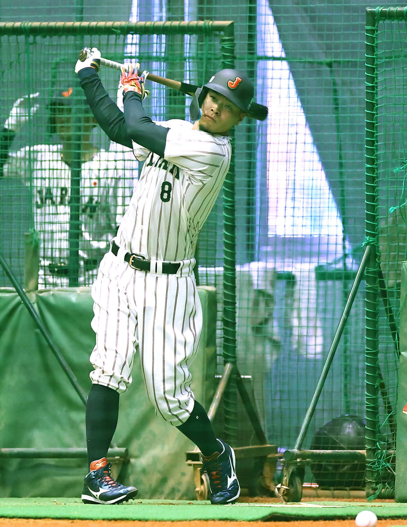 フリー打撃練習をする佐藤輝（撮影・上田博志）