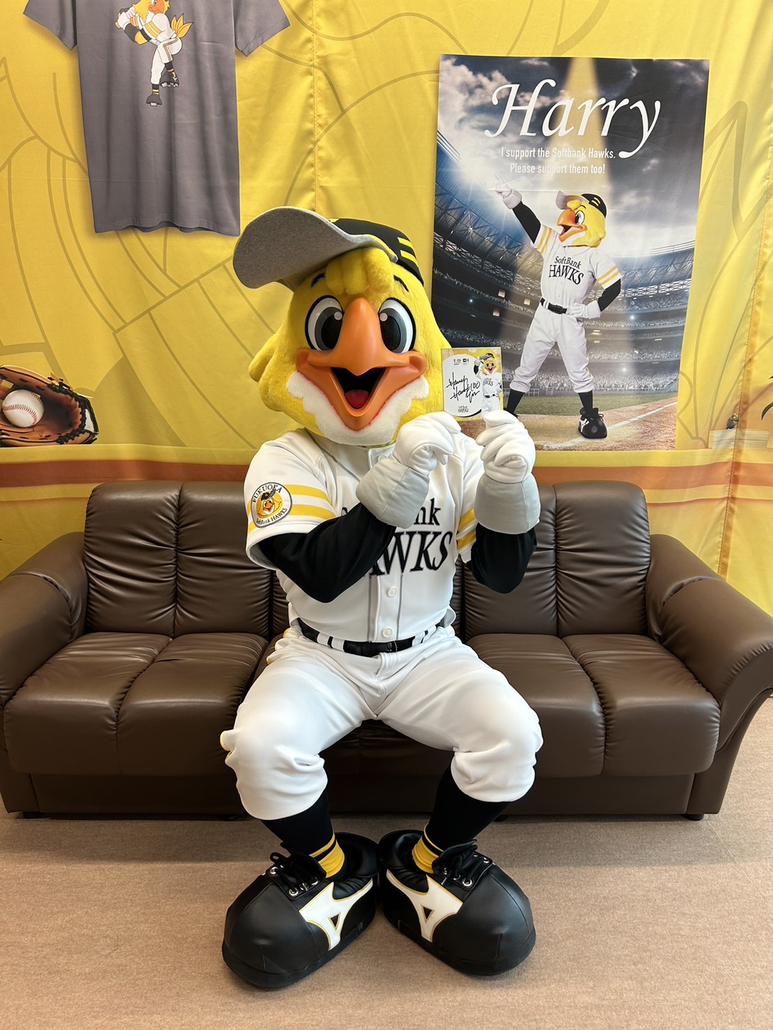 「スタジオ・ハリー」に登場したホークスマスコットのハリー（撮影・佐藤究）