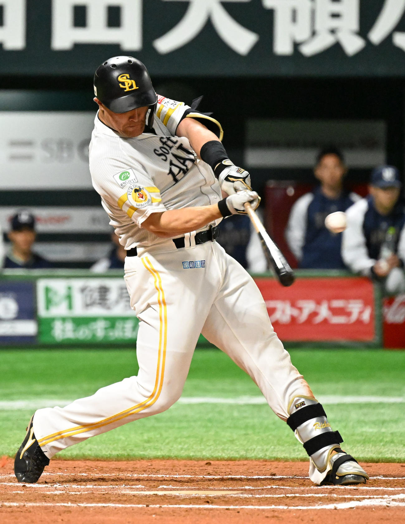 ソフトバンク対ヤクルト　6回裏ソフトバンク2死一、二塁、リチャードは同点適時打を放つ（撮影・林敢治）