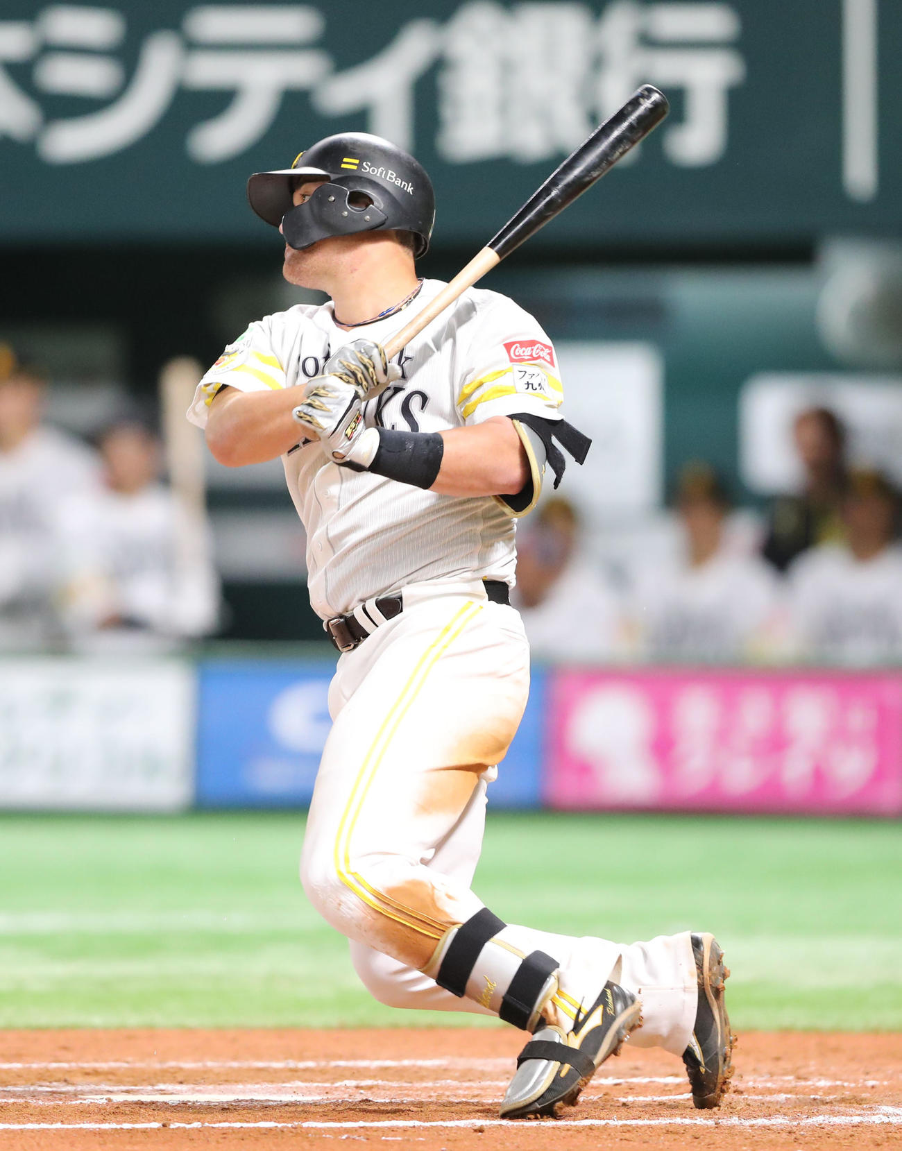 ソフトバンク対ヤクルト　6回裏ソフトバンク2死一、二塁、リチャードは右前に同点適時打を放つ（撮影・梅根麻紀）