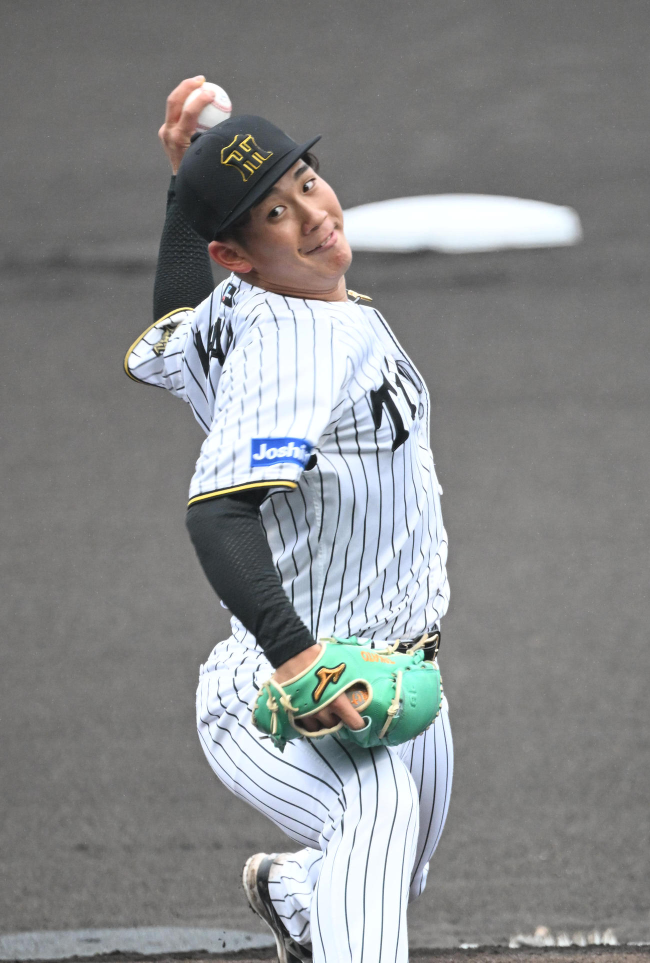 阪神対オリックス　先発する阪神伊原（撮影・和賀正仁）