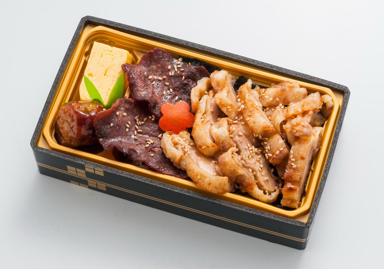 小郷裕哉のとりめし牛たん弁当（楽天野球団提供）