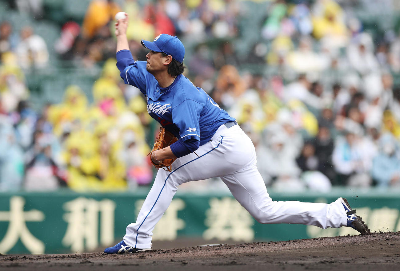 阪神対中日　力投する中日先発の涌井（撮影・前田充）