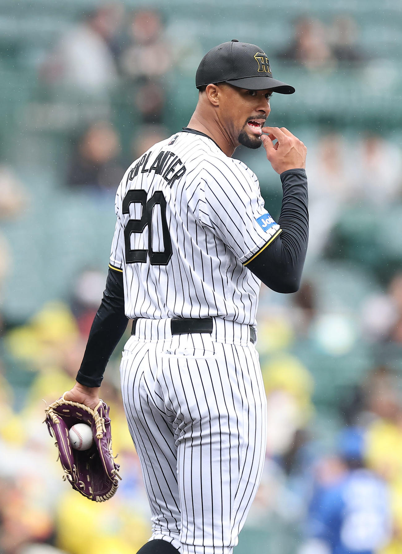 阪神対中日　1回表中日2死、板山に先制本塁打を浴びたデュプランティエ（撮影・前田充）