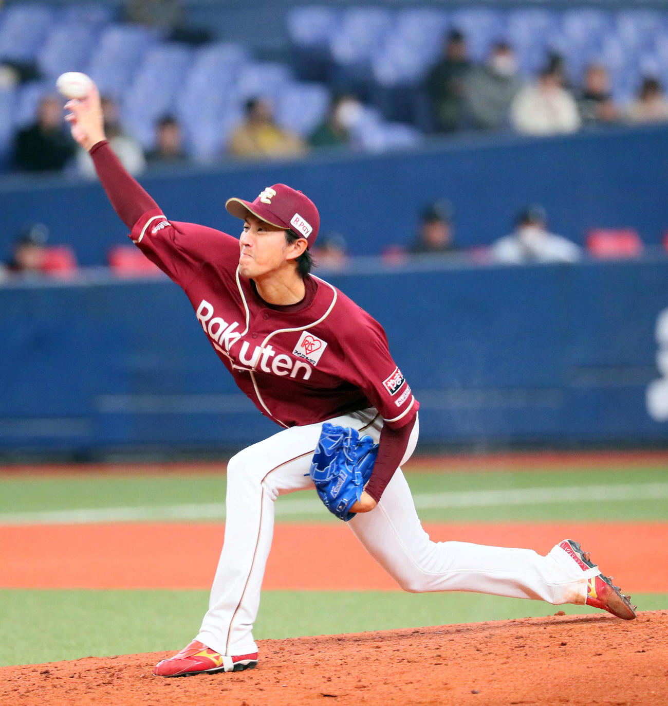 オリックス対楽天　力投する楽天先発の岸（撮影・宮崎幸一）